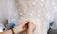 Cerchi una sartoria per il tuo abito da sposa? Noi siamo qui per te